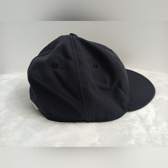 Black SnapBack cap from the Boston Red Sox One Size 7 1/8 - Picture 3 of 9